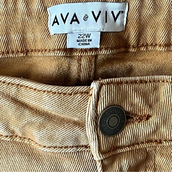 Ava & Viv Women's Mid Rise Midi Jean Shorts Gold Size 22W - Picture 4 of 8